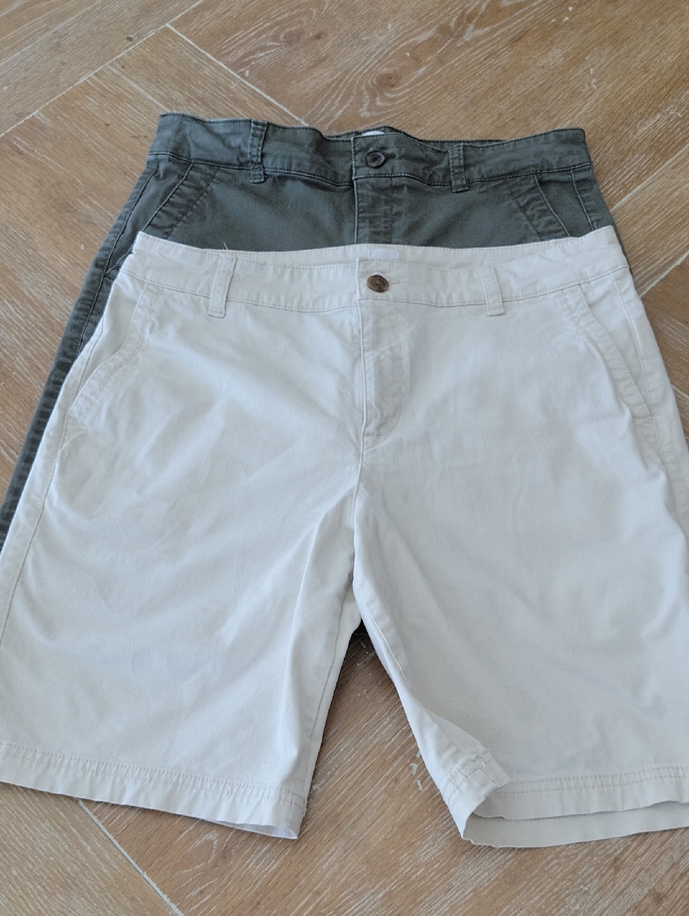 Gap Lot Of 2 Pair Of Women's Shorts Both Size 8 Olive Khaki 9" Inseam